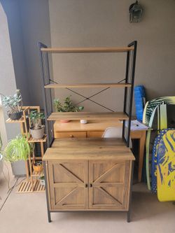 Brand New Cat Litter Enclosure with Shelves