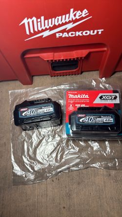 Makita XGT 40 v max Li-ion 4.0 ah (NEW)
