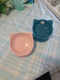 Tilted Cat Bowls