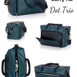 NIP New Thirty One 31 Essentials Carry All Bag in Dot Trio Blue Flowers

New!

**Bundle and save with combined shipping**


