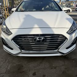 2019 Hyundai Sonata hood and court support