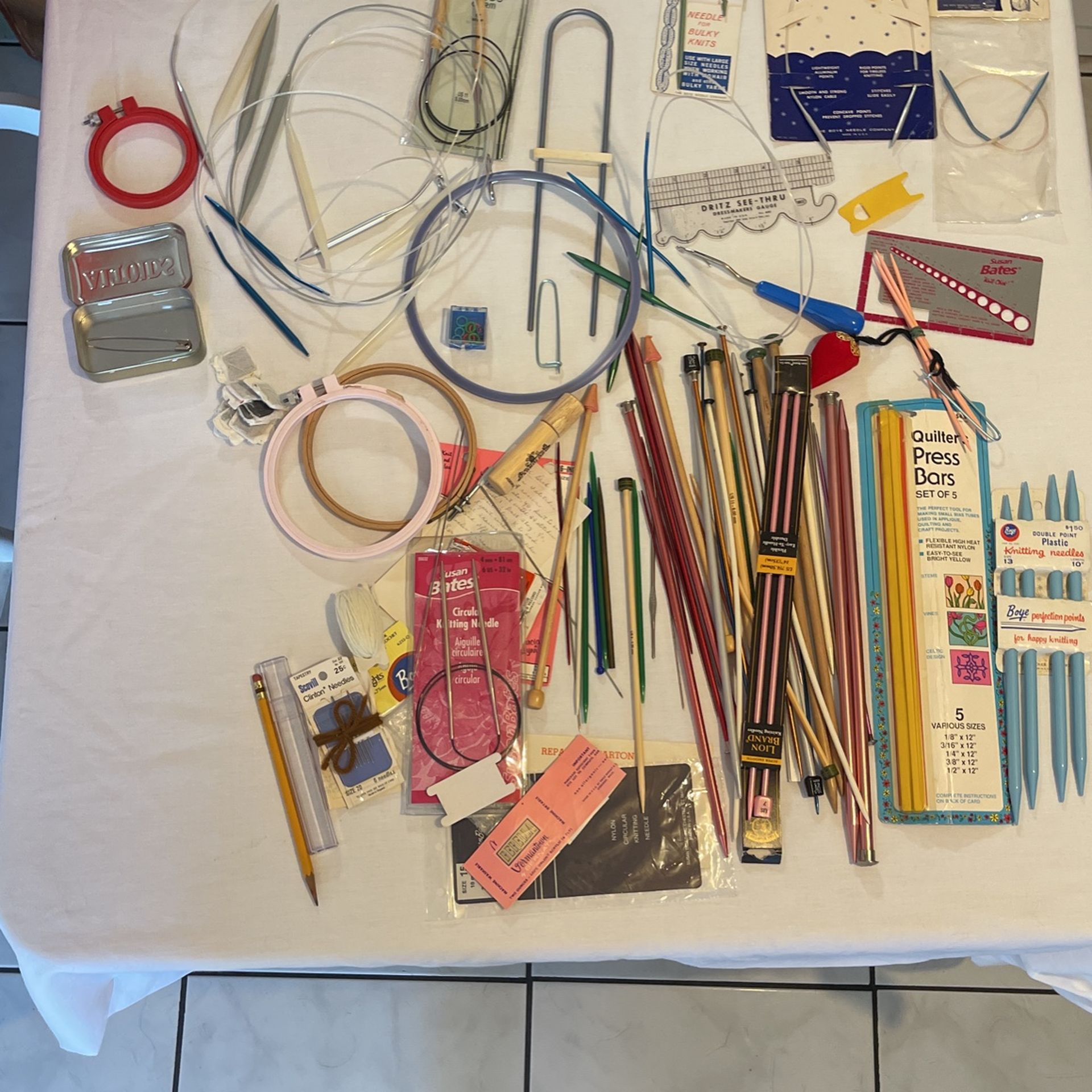 Big Lot Knitting Supplies Needles Loops Storage Box