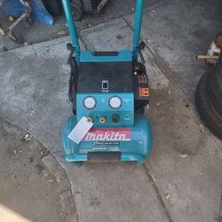 Makita Compressor 5.2 Gallons 