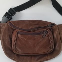 Vintage 90s Leather Fanny Pack Belted Waist Bag Brown color 3 Zip Pockets Mexico