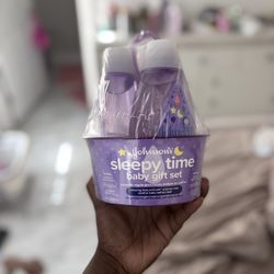 Johnson's Sleepy Time Relaxing Baby Gift Set with Baby Lotion, Wash and Shampoo,