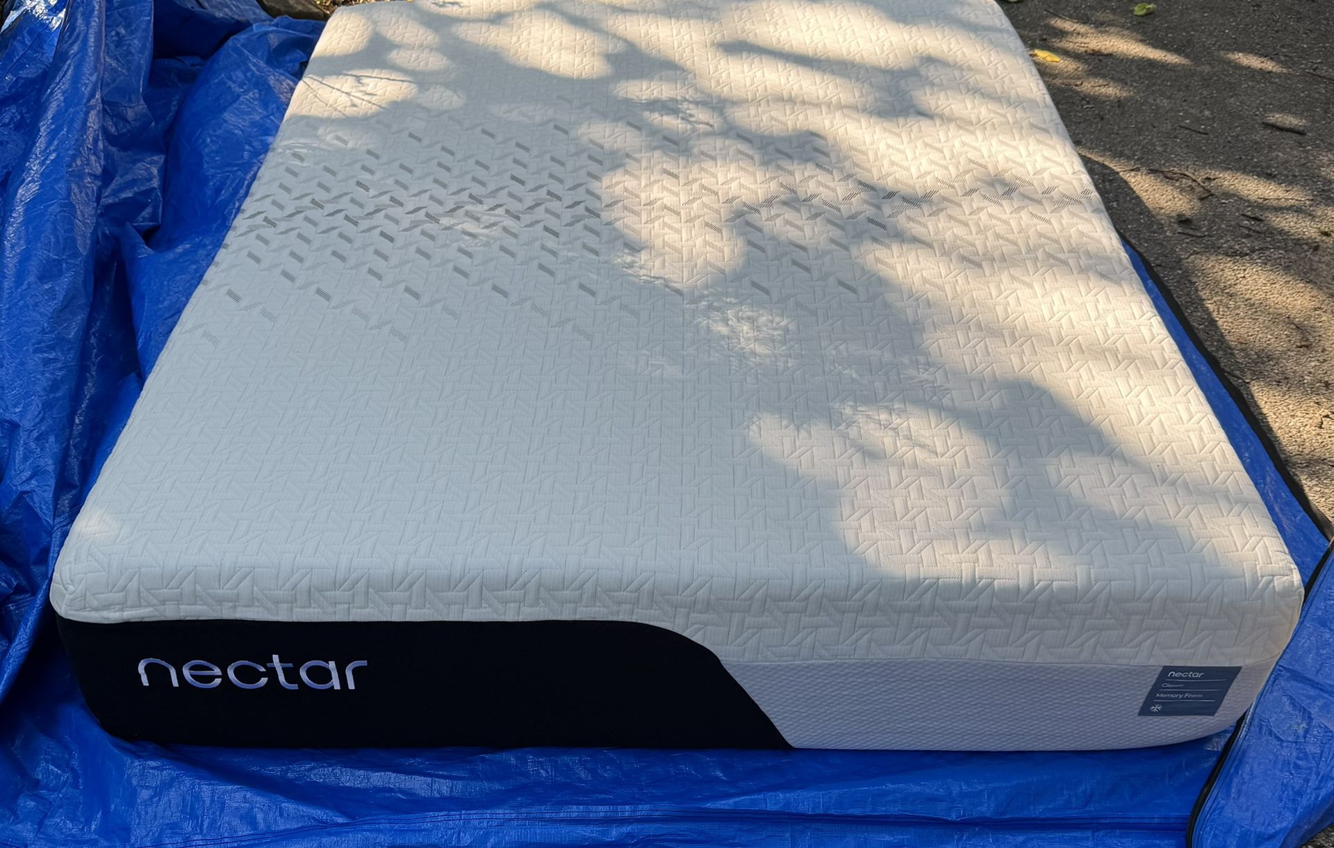 The Nectar Mattress, Queen, Like New, Perfect Condition