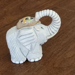 Vintage Artesania Rinconada Elephant Trunk Up Figurine Uruguay Retired. 
Trunk up is for good luck. Pre-owned, very good shape, display item. 
