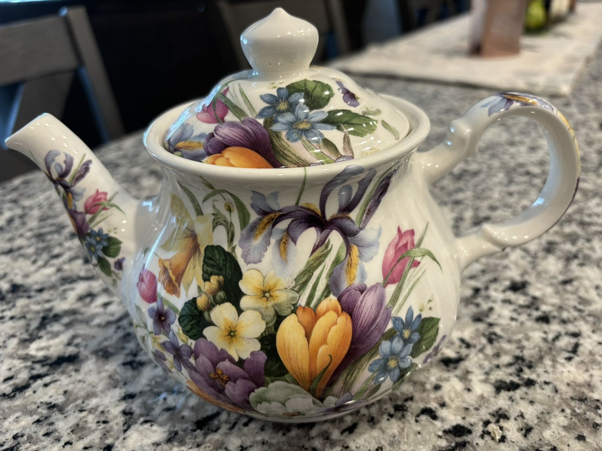 Sadler Tea Pot Crows Spring Flowers + Teabag Strainer