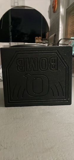 Planet audio 12 inch with ported q bomb box