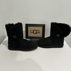 NEW UGG Women’s  Bailey Button Boot Size 10