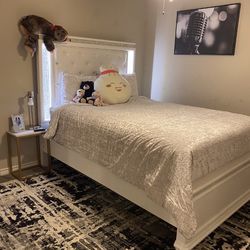 Queen Size Poster bed