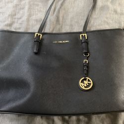 Michael Kors Quinn Large Pebbled Leather Tote bag
