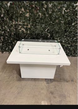 New Anti-Rust 55,000 BTU H-Burner Firepit with Glass Stones & Wind Guard Glass Cover. (Has minor details)