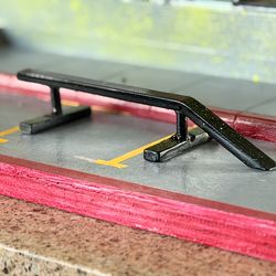 Fingerboard grind rail