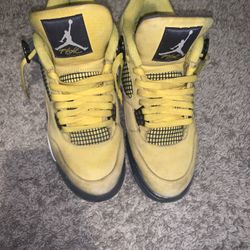 Lightning Jordan 4’s
