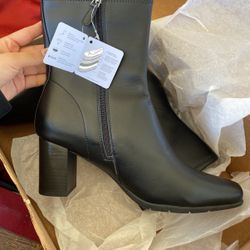 10.5 Women boots