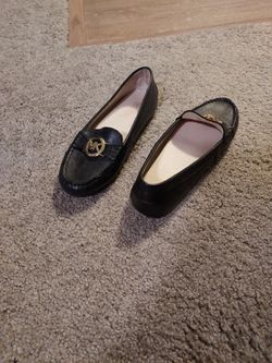 MICHAEL KORS  LEATHER BLACK SHOES SIZE 6M GOOD CONDITION $20.00.