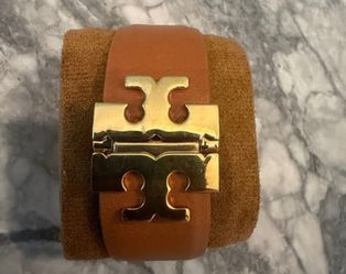 Tory Burch leather bracelet with logo buckle