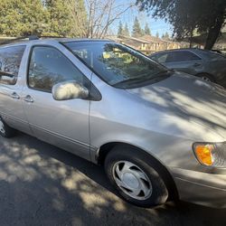 2001 Toyota Sienna XLE
