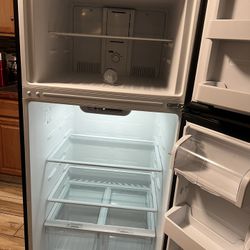 Vissani top mount fridge