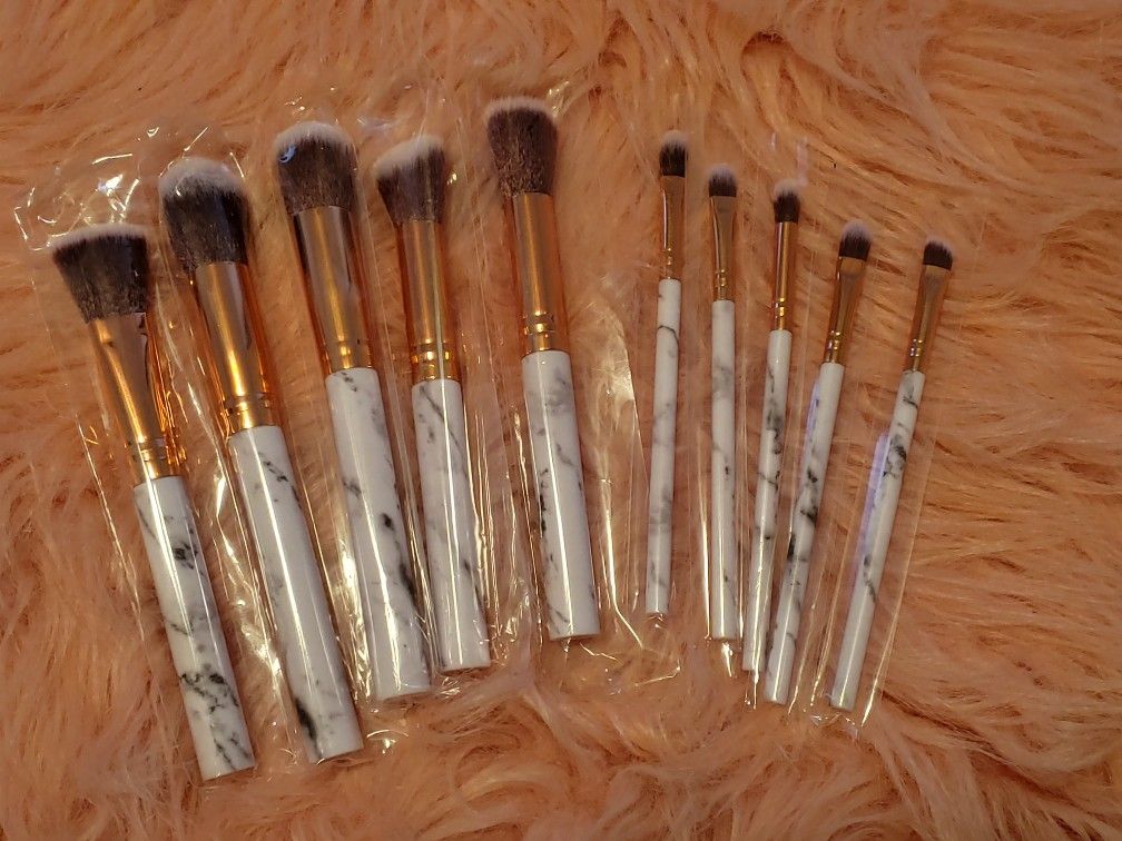 Makeup brushes