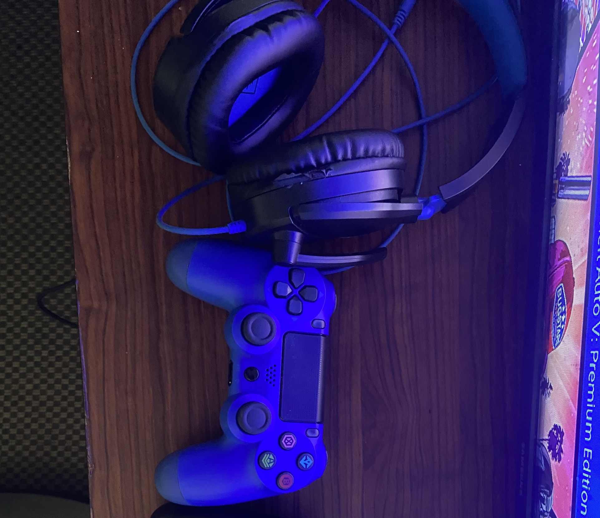 Gaming Headphones In PS4 Controller