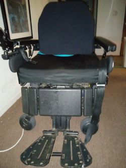 Quantum 6 EdgeHD Power Wheelchair Thumbnail