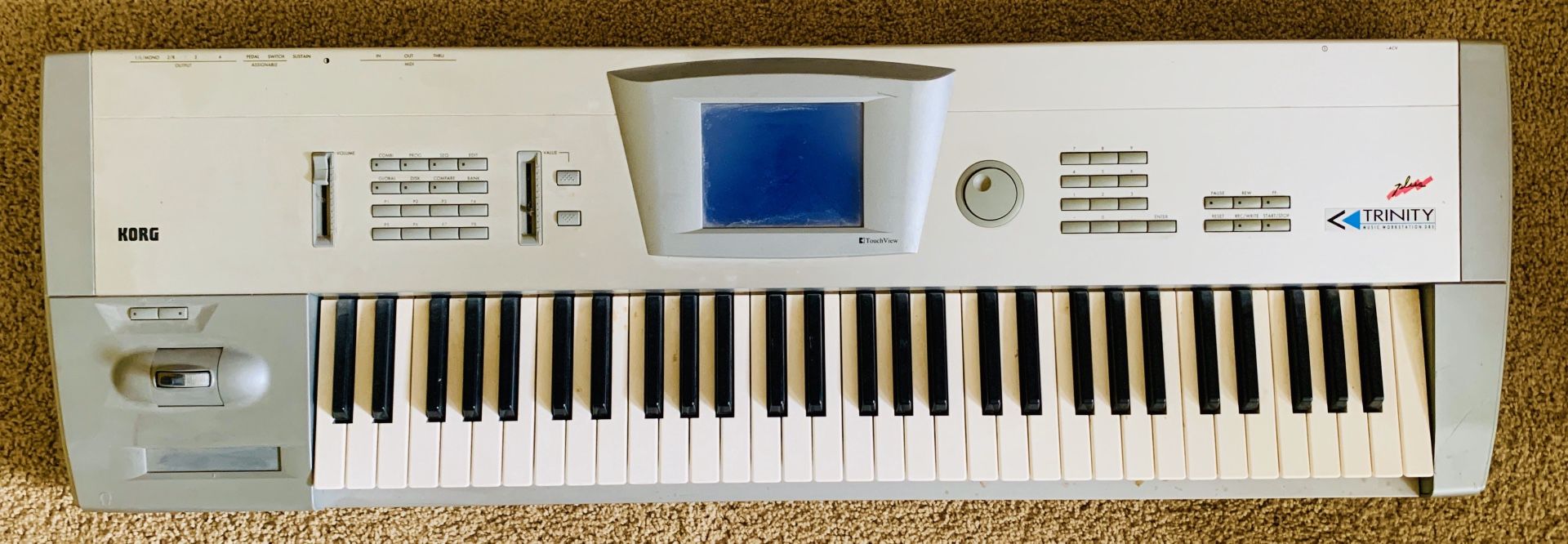 KORG TRINITY PLUS MUSIC WORKSTATION (Iconic keyboard)