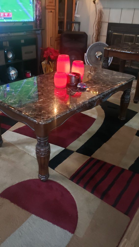 Coffee table with 2 end table set