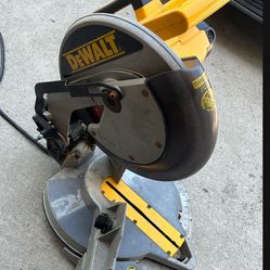 Dewalt 12 in sliding miter saw  DW705