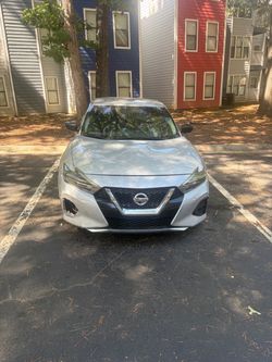 Nissan Maxima Silver Sedan 2016