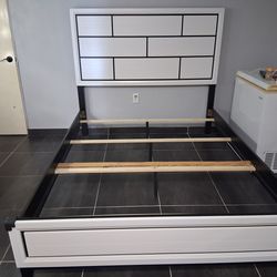 Queen's size bed friend for sale