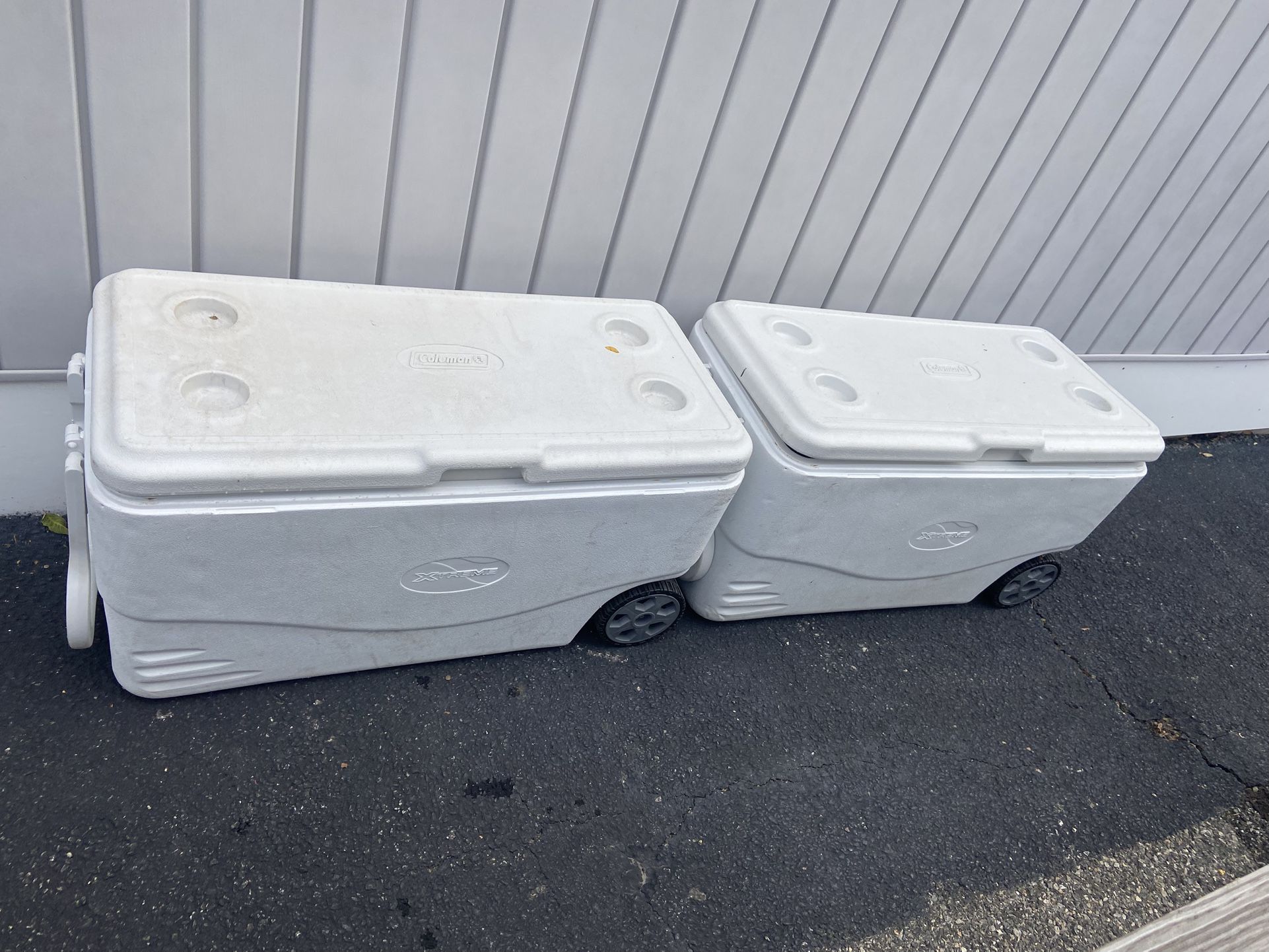 2 coleman xtreme cooler 6201 Ice Chest Marine 2 Handle With Wheels 100 Qt White