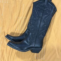 Black cowboy boots size 8