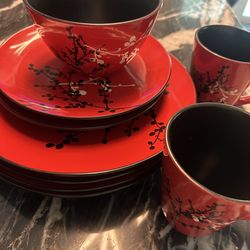 Set of dinnerware