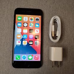 iPhone 7 - UNLOCKED - Like New 