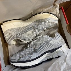 Nike Vomero 5 - Size 6.5W/5M