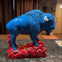 The patriotic buffalo statue