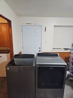 WHIRLPOOL STAINLESS STEEL WASHER AND DRYER BOTH ELECTRIC CLEAN AND DESINFECTED XL CAPACITY 5.3 CU DELIVERY AVAILABLE FOR EXTRA FEE