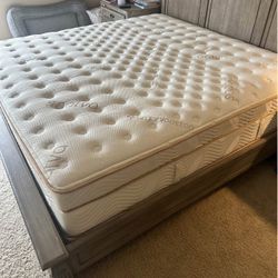 Like New King Saatva Pillowtop Mattress 