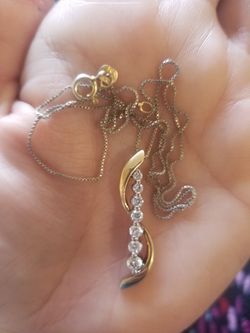 Pretty sterling silver necklace. Gold plated really pretty.
