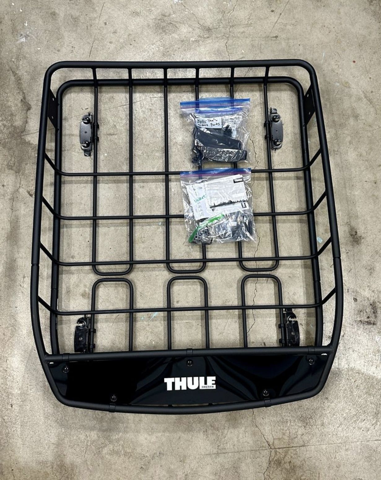 THULE XT CARGO BASKET CARRIER