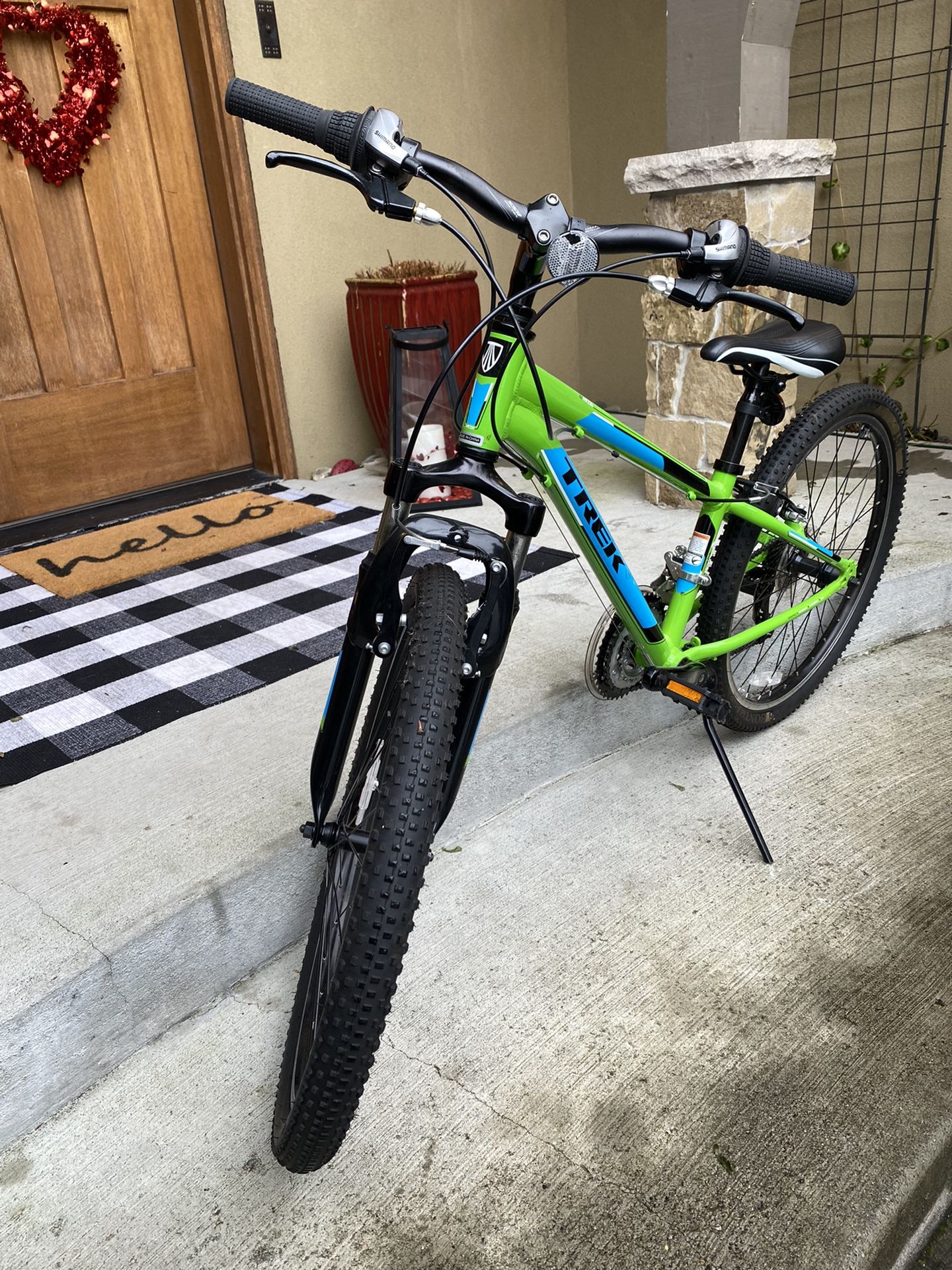 Boys Trek MT200 24 inch Alpha Silver Aluminum Lime Green Bike for