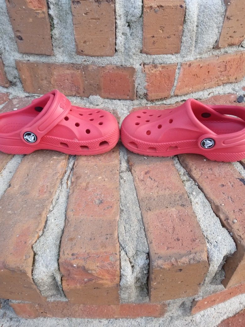 Red Unisex Crocs Sz 8