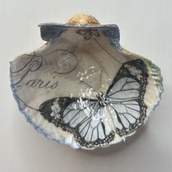 Stunning Decoupaged Shell. See Other Pictures 