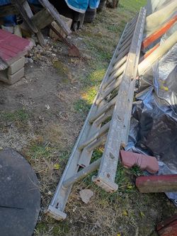 25 Or 26 Ft Aluminum Extension Ladder