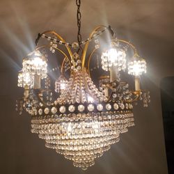 Beautiful Vintage 6 Light Chandelier 