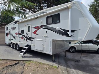 2008 Jayco Recon zx 36ft toy hauler double slide in beautiful condition