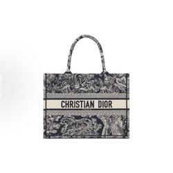 DIORBookTote Tote Bag Series Tiger Pattern Joy Print Dark Background Large Capacity Embroidery Embroidery Tote Bag Tote Bag Shopping(724)46