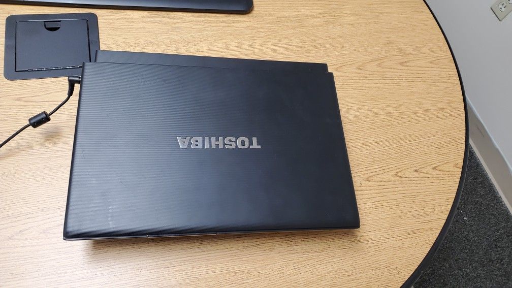 Toshiba Laptop I5 4GB 250GB WINDOW 10 & OFFICE